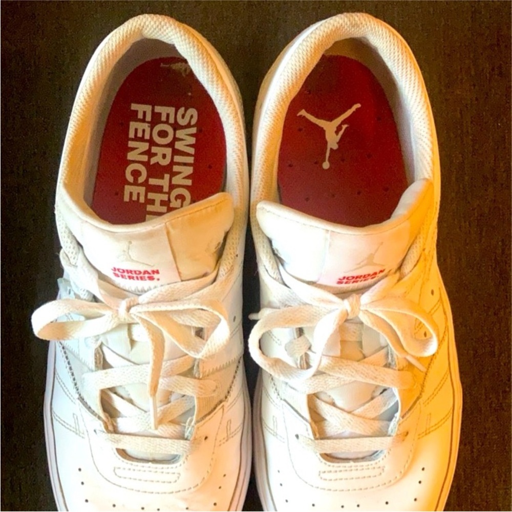 Nike White Athletic Shoes Classic Design